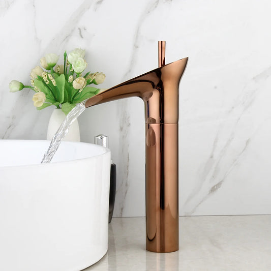 Luxus-Bad-Armatur: Rose Goldene Wasserfall-Mischbatterie mit Heiß- und Kaltwasser - Apoletta