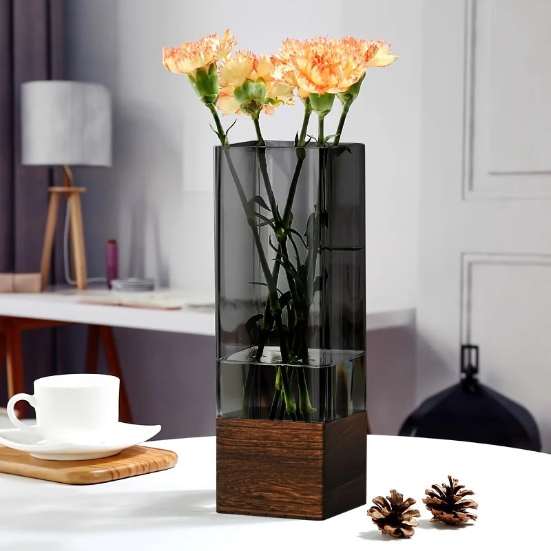 Acrylvase im nordischen Stil mit Holzsockel