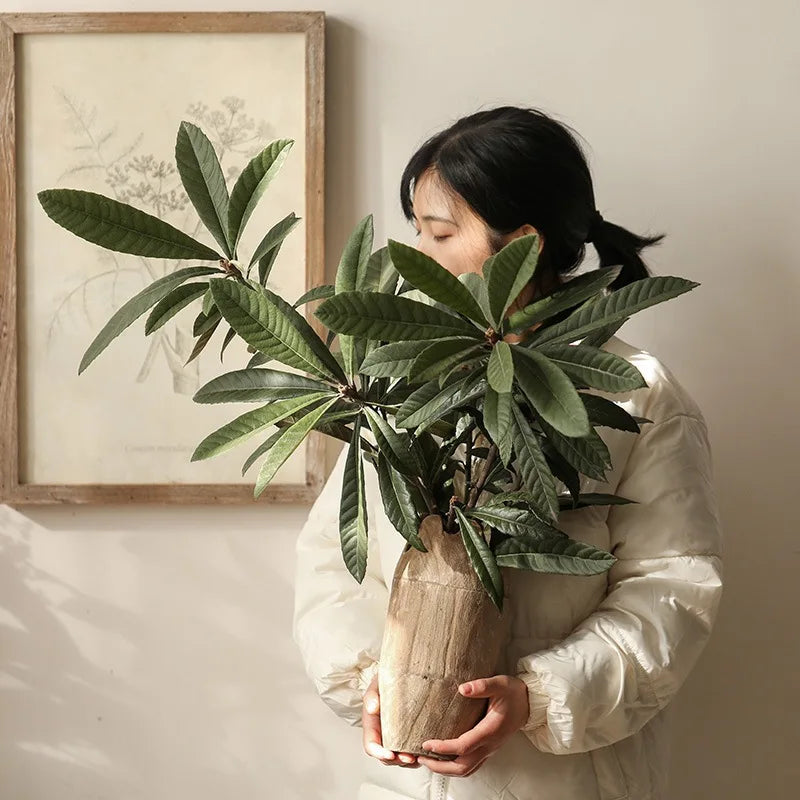 Retro-Holzvase für Blumenarrangements