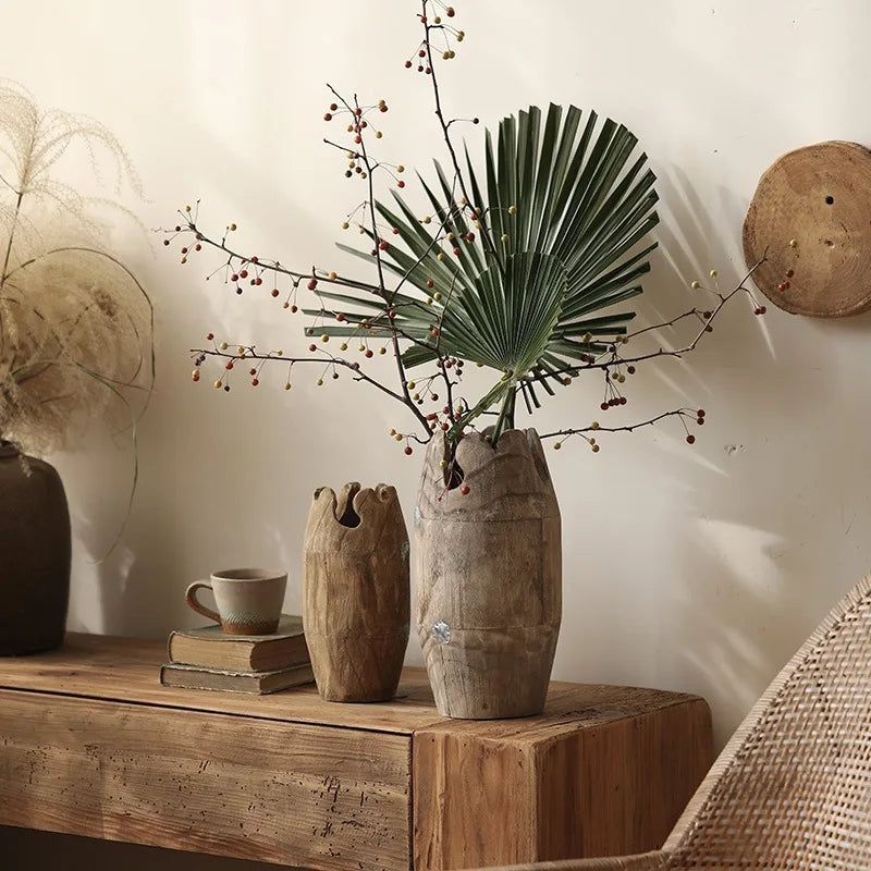 Retro-Holzvase für Blumenarrangements