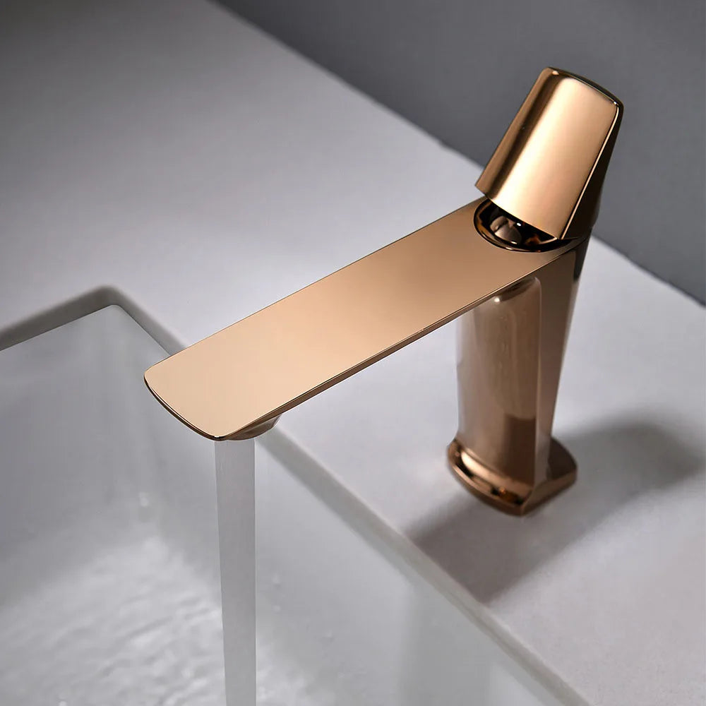 Quadratische Waschtischarmatur in Roségold & Weiß - Apoletta