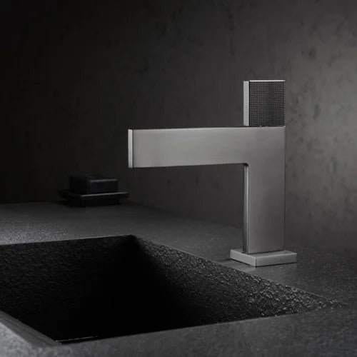 Waschtischarmatur in Grau, Chrom & Gold - Apoletta