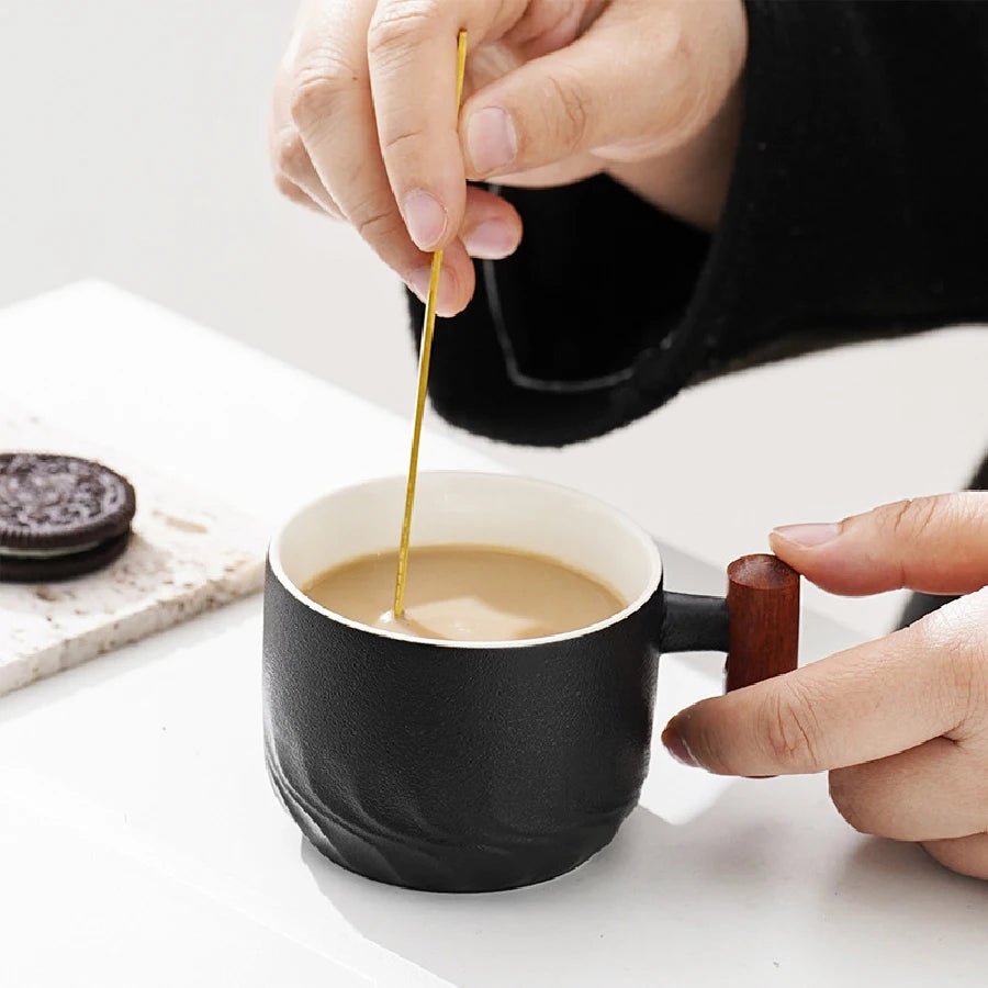 Retro - Keramiktasse mit Holzgriff - ApolettaApoletta