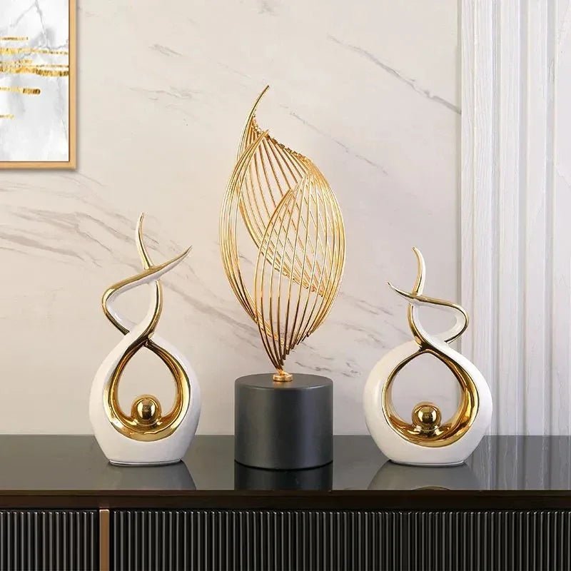 Keramikskulptur: Goldene Statue für moderne Heimdekoration - ApolettaApoletta