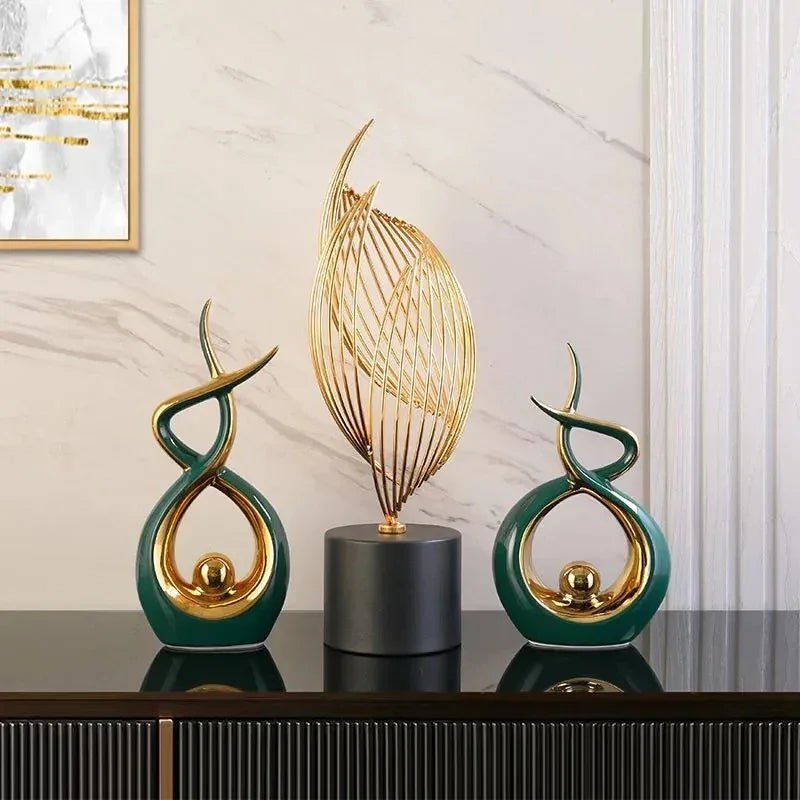 Keramikskulptur: Goldene Statue für moderne Heimdekoration - ApolettaApoletta