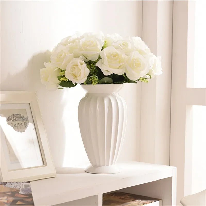 Keramik - Blumenvase: Moderne, minimalistische Vase im europäischen Stil - ApolettaApoletta