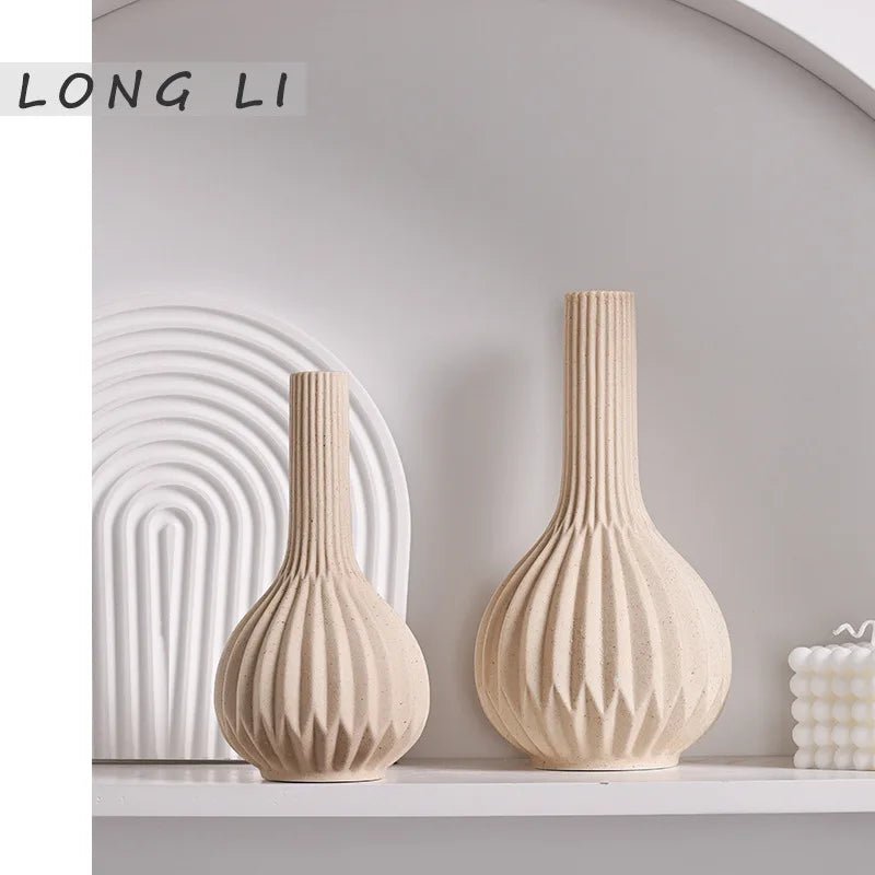 Minimalistische Keramik - Vase im Origami - Stil – Kunst für luftgetrocknete Blumen - ApolettaApoletta