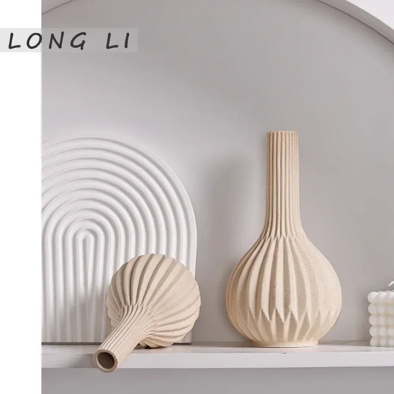 Minimalistische Keramik - Vase im Origami - Stil – Kunst für luftgetrocknete Blumen - ApolettaApoletta