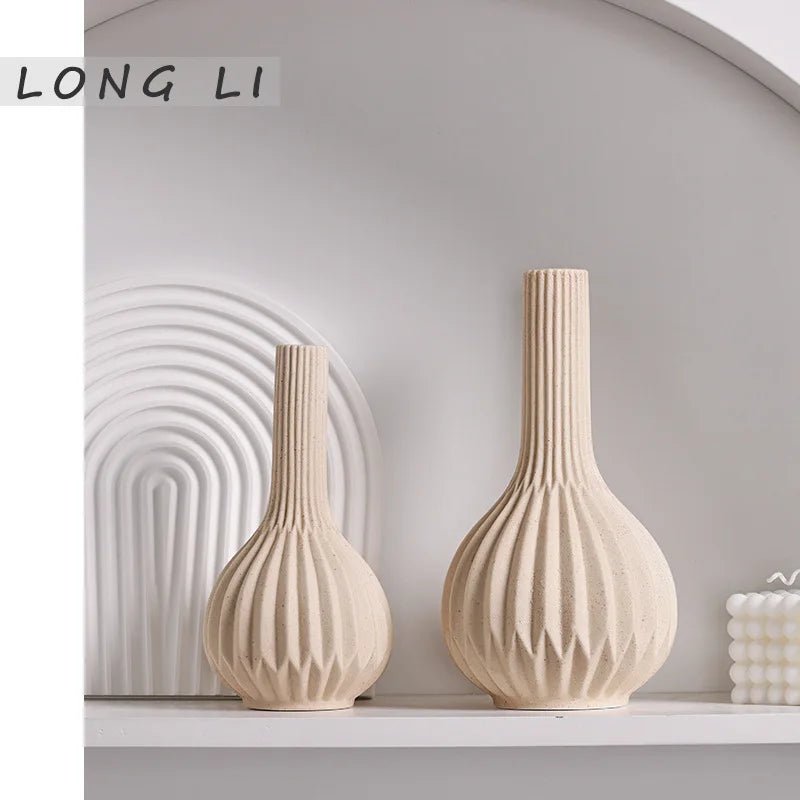 Minimalistische Keramik - Vase im Origami - Stil – Kunst für luftgetrocknete Blumen - ApolettaApoletta