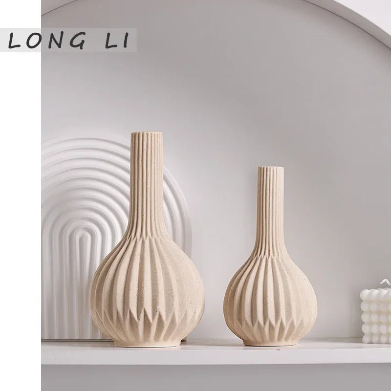 Minimalistische Keramik - Vase im Origami - Stil – Kunst für luftgetrocknete Blumen - ApolettaApoletta
