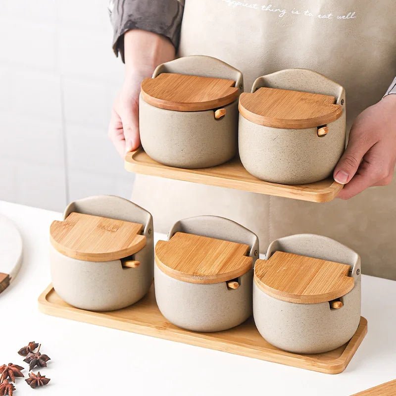 Gewürzglas im japanischen Stil: Keramik mit Bambusdeckel & Löffel - ApolettaApoletta