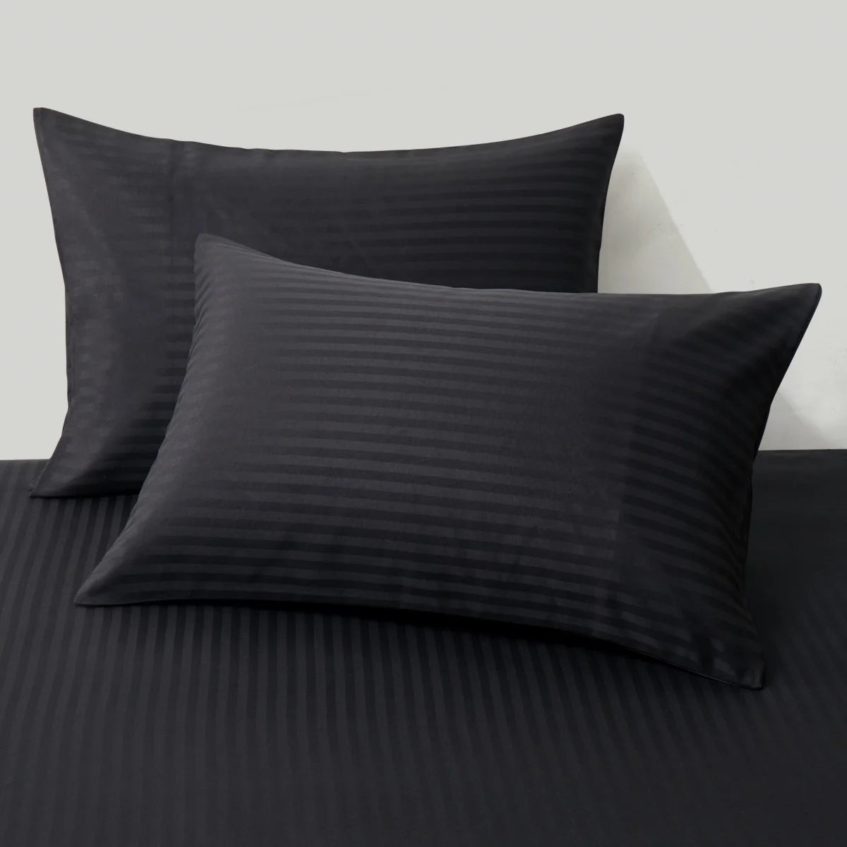 Schwarzer Satin - Bettbezug, wendbar - ApolettaApoletta