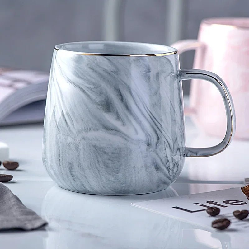 Marmorierter Keramik - Becher: Nordischer Stil mit Goldrand für Kaffee & Frühstück - ApolettaApoletta