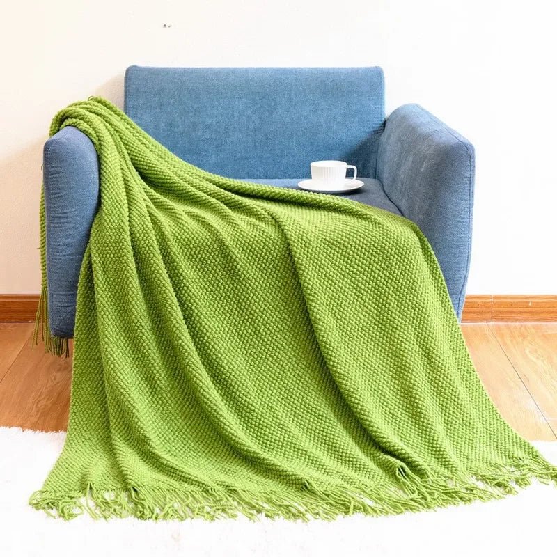 Gestrickte Decke mit Fransen: Weich & Einfarbig für Couch, Bett & Büro - ApolettaApoletta