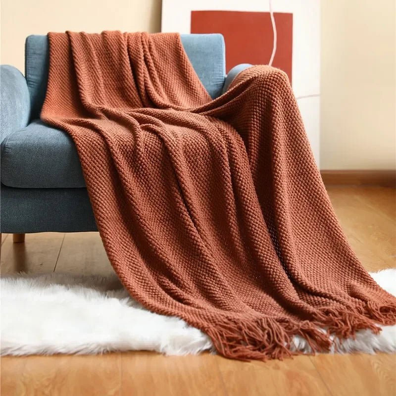 Gestrickte Decke mit Fransen: Weich & Einfarbig für Couch, Bett & Büro - ApolettaApoletta