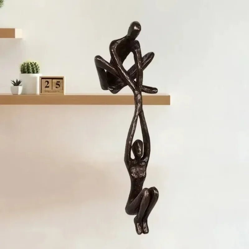 Kunst - Skulptur „Tanzendes Paar“: Mann hebt Frau - Statue für Desktop - Deko - ApolettaApoletta