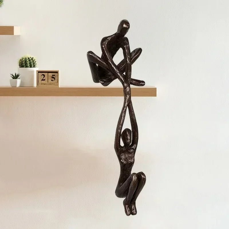 Kunst - Skulptur „Tanzendes Paar“: Mann hebt Frau - Statue für Desktop - Deko - ApolettaApoletta