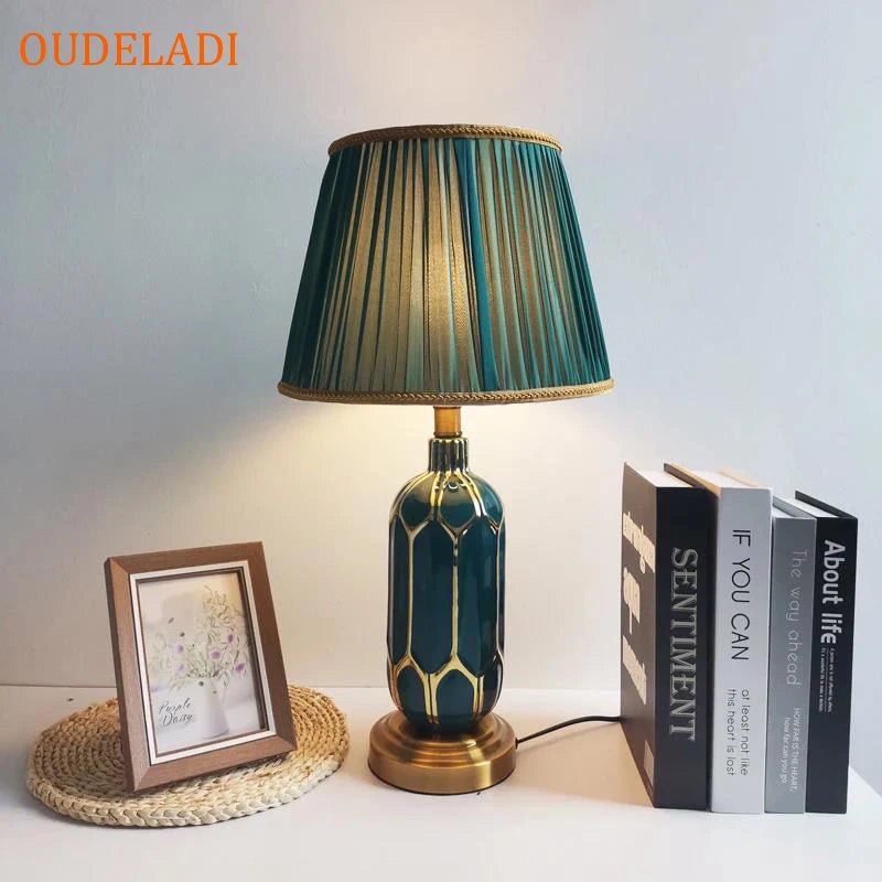 Postmoderne Tischlampe: Blaue Keramik - Lampe im amerikanischen Stil für Schlafzimmer & Wohnzimmer - ApolettaApoletta