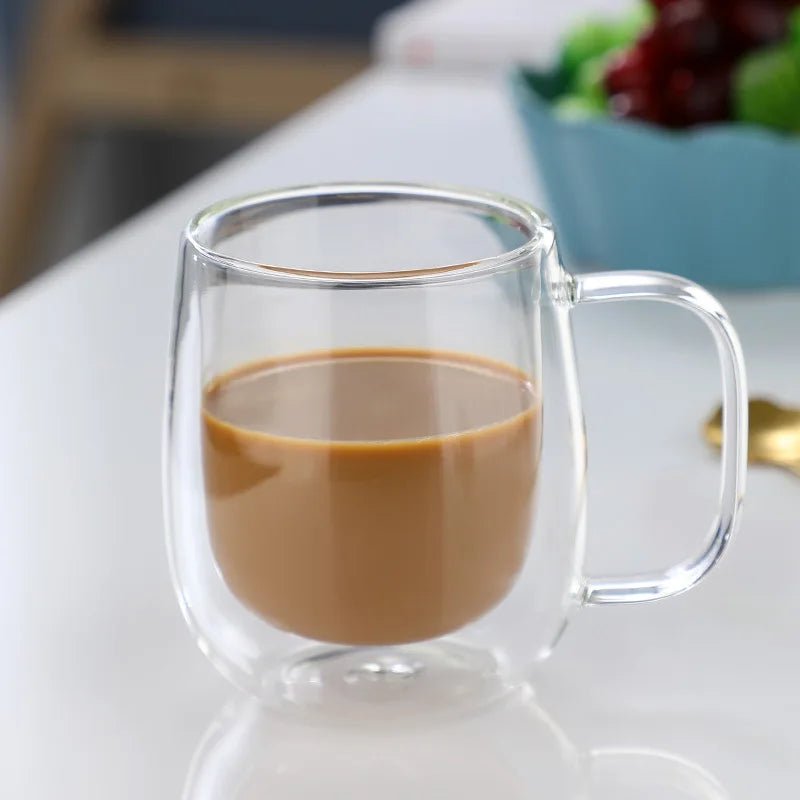 Doppelwandiger Borosilikat - Glasbecher: Hitzebeständig mit Griff für Kaffee & Saft - ApolettaApoletta