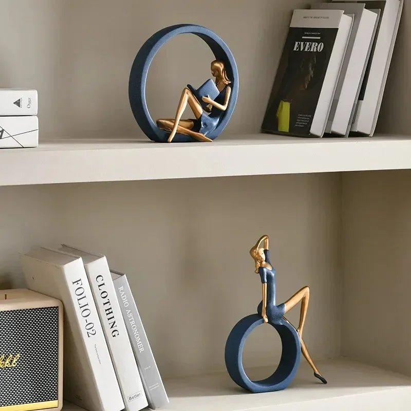 Desktop - Ornamente: Lesendes Mädchen - Figur für Wohnzimmer & Arbeitszimmer - ApolettaApoletta