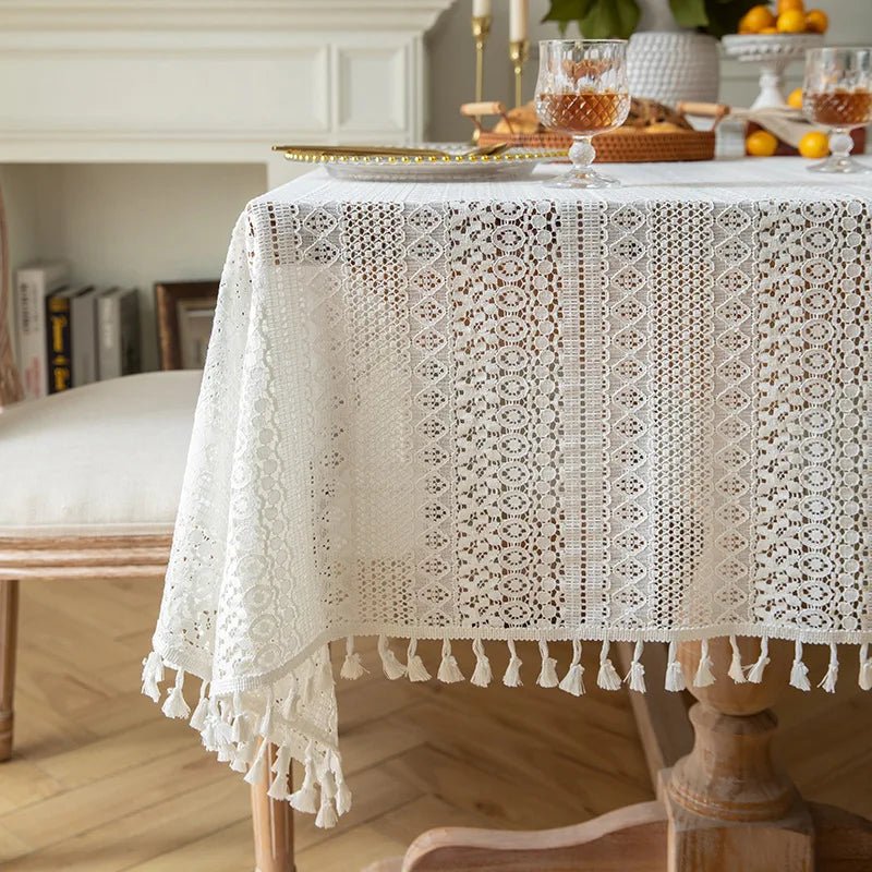 Weiße Spitzentischdecke: Französischer Vintage - Stil für Esstisch & Hochzeit - ApolettaApoletta