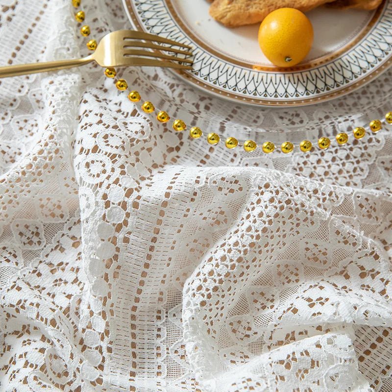 Weiße Spitzentischdecke: Französischer Vintage - Stil für Esstisch & Hochzeit - ApolettaApoletta