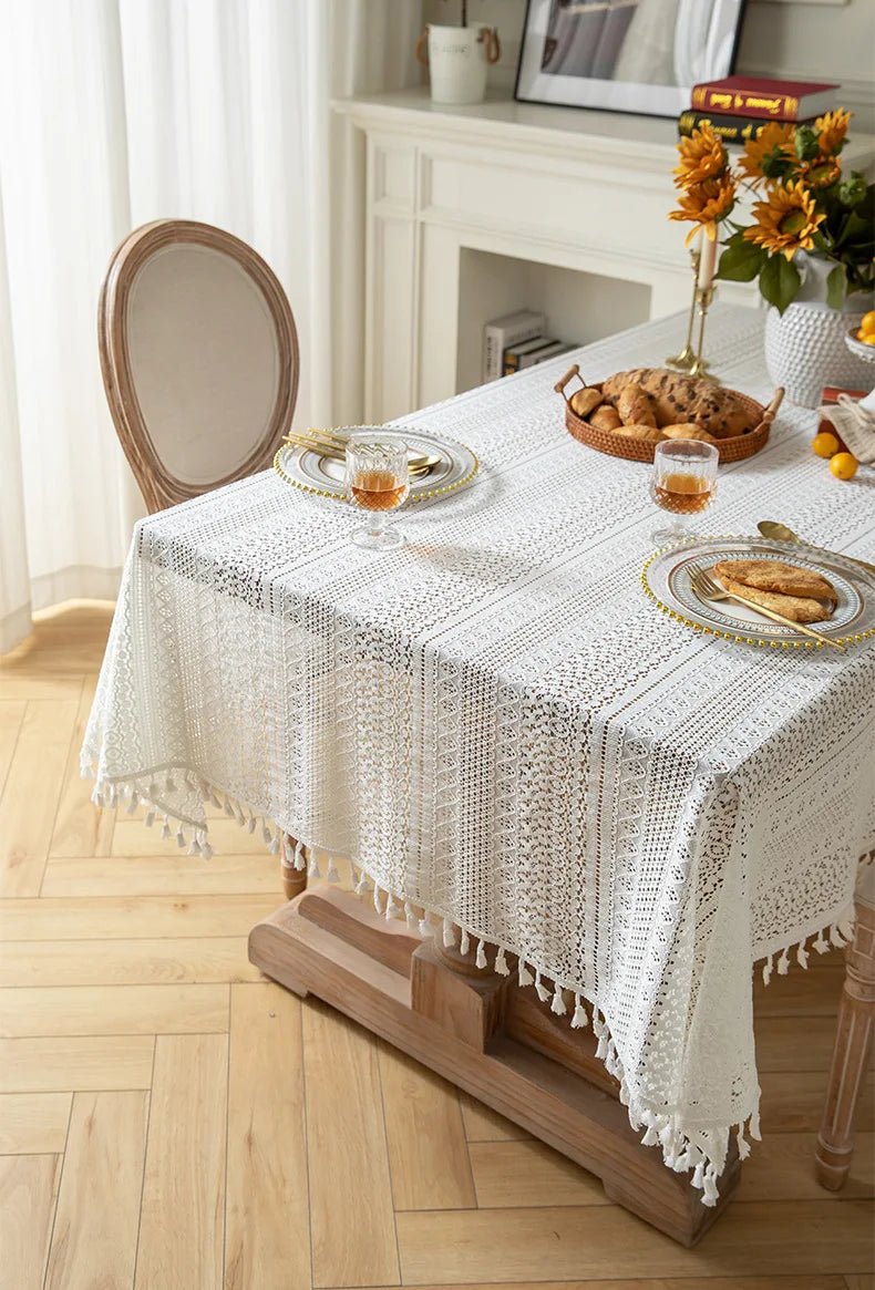 Weiße Spitzentischdecke: Französischer Vintage - Stil für Esstisch & Hochzeit - ApolettaApoletta