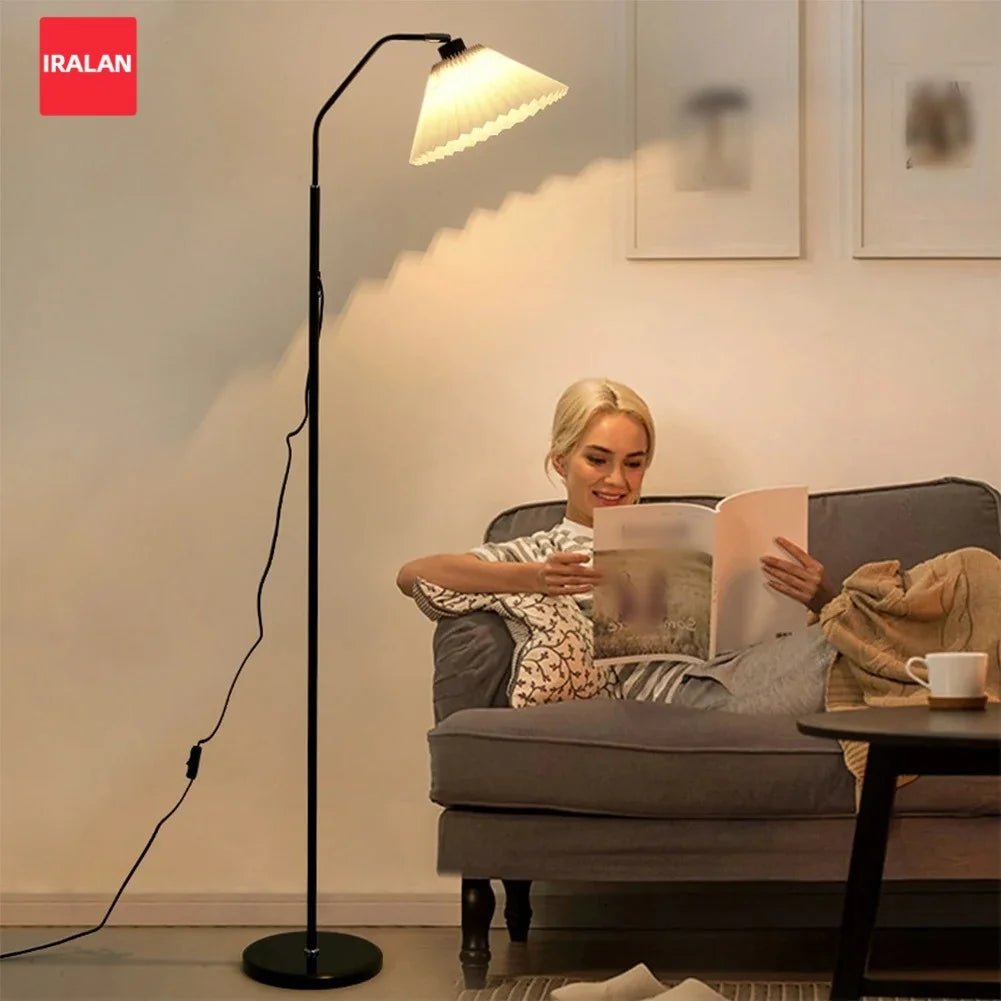 Skandinavische LED - Stehlampe: Lese - und Stimmungslicht für Schlafzimmer, Wohnzimmer & Büro - ApolettaApoletta