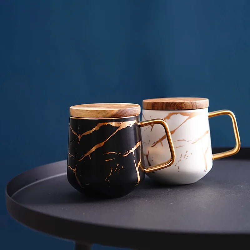 Kreativer Keramikbecher mit Goldgriff & Holzuntertasse - ApolettaApoletta