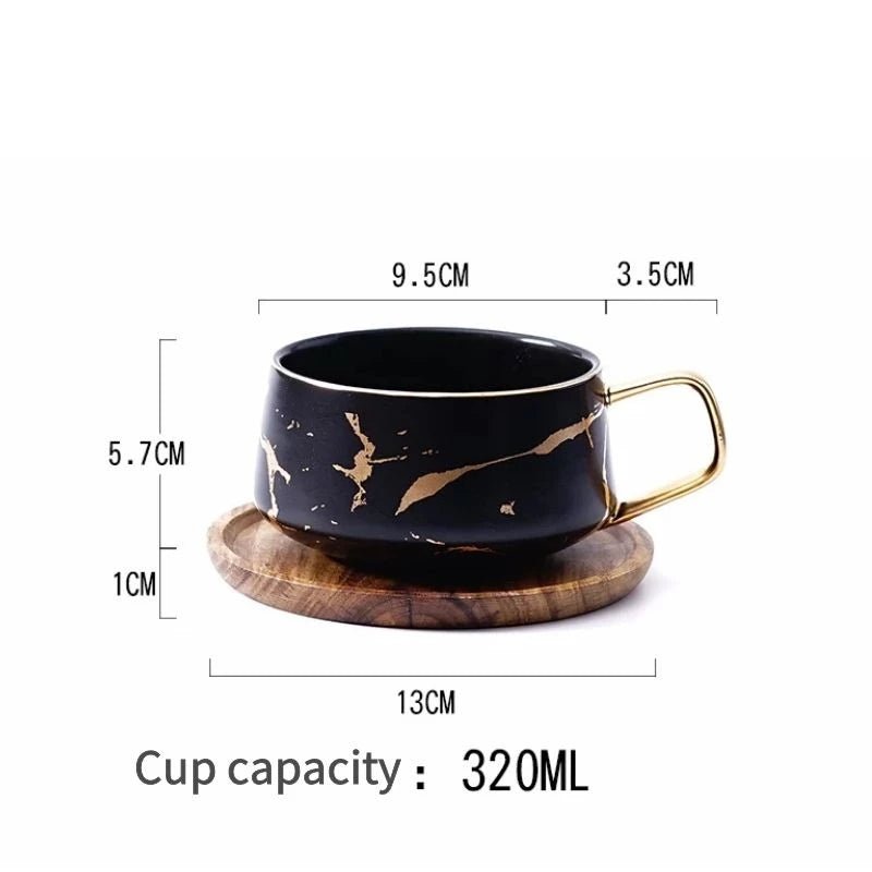 Kreativer Keramikbecher mit Goldgriff & Holzuntertasse - ApolettaApoletta