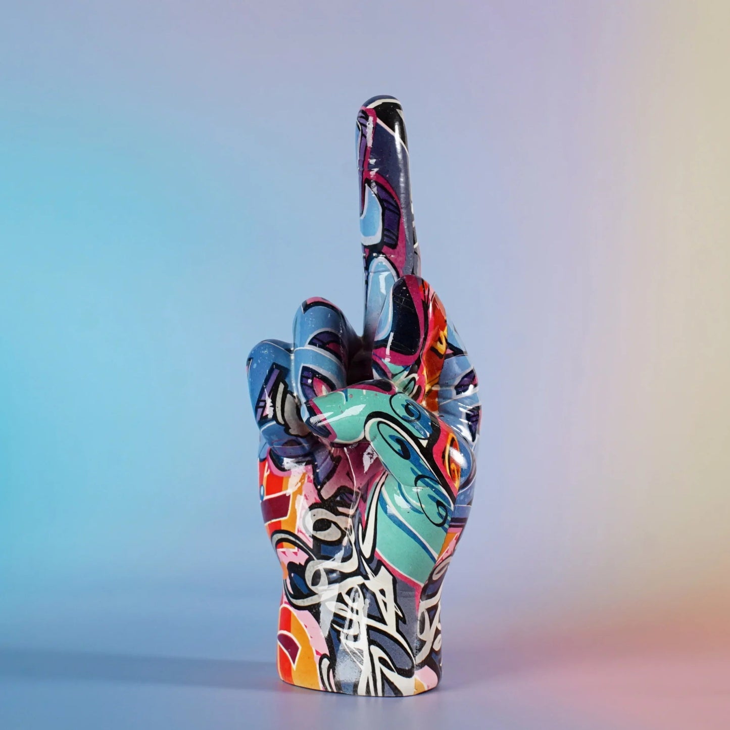 Graffiti - Mittelfinger - Statue: Provokante Skulptur für Wohnzimmer & Bücherregal - ApolettaApoletta