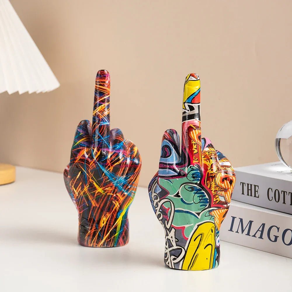 Graffiti - Mittelfinger - Statue: Provokante Skulptur für Wohnzimmer & Bücherregal - ApolettaApoletta