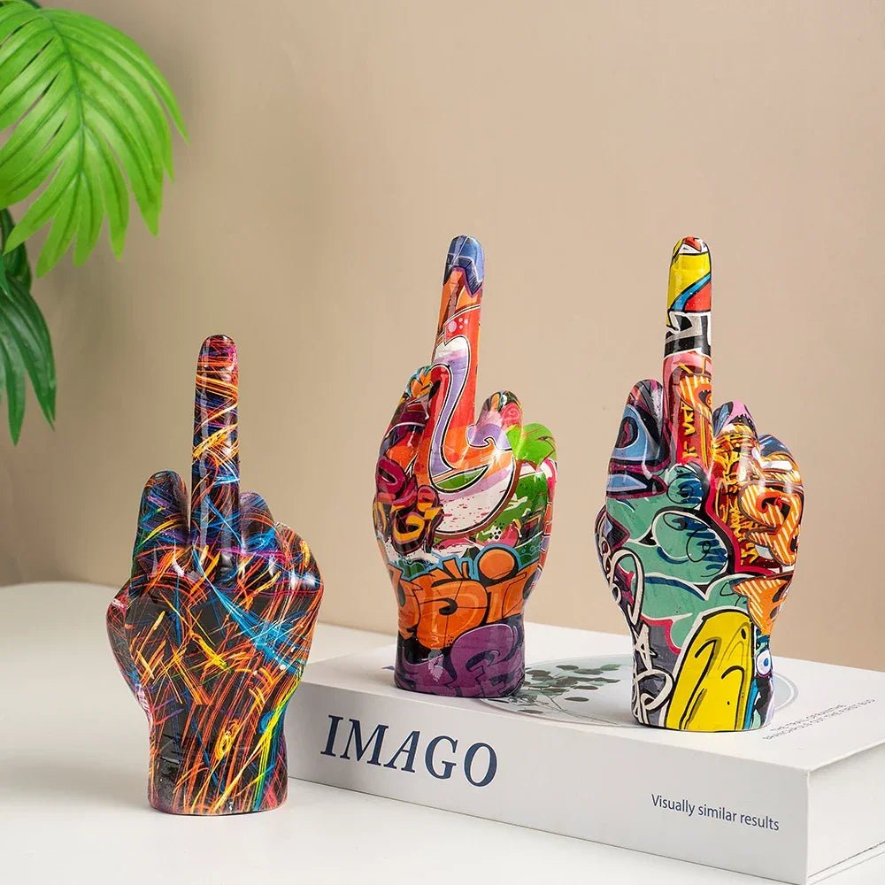 Graffiti - Mittelfinger - Statue: Provokante Skulptur für Wohnzimmer & Bücherregal - ApolettaApoletta