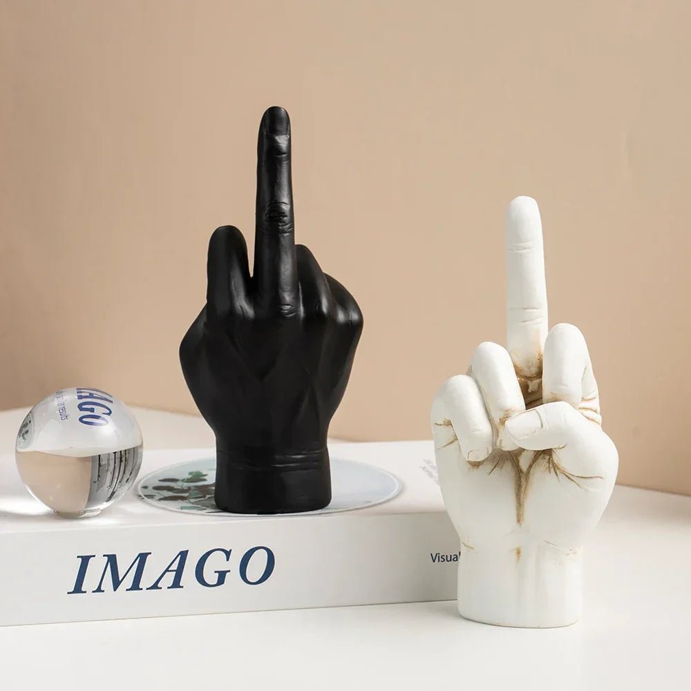 Graffiti - Mittelfinger - Statue: Provokante Skulptur für Wohnzimmer & Bücherregal - ApolettaApoletta