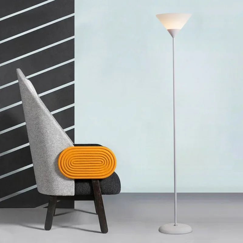 Kreative LED - Stehlampe: Schwarz - weißer Lampenkörper für Wohnzimmer, Schlafzimmer und Arbeitszimmer - ApolettaApoletta
