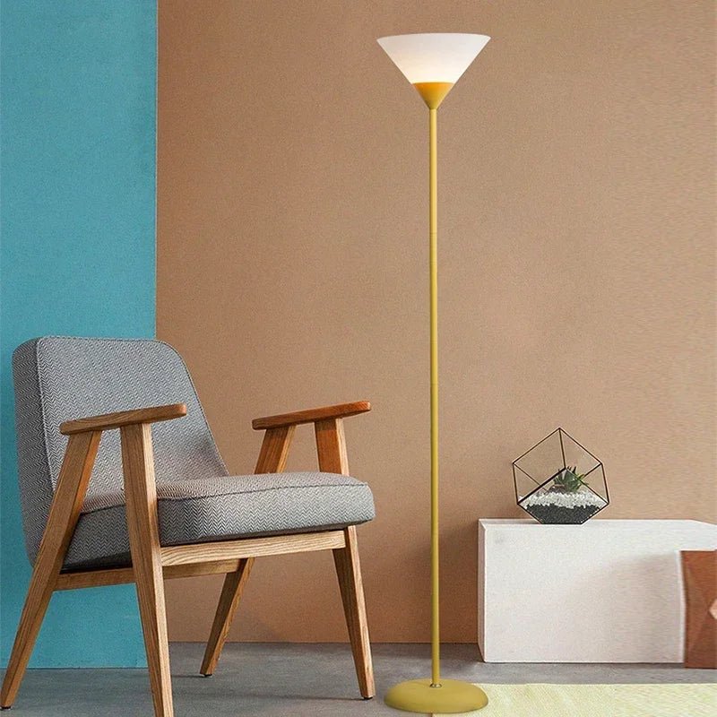 Kreative LED - Stehlampe: Schwarz - weißer Lampenkörper für Wohnzimmer, Schlafzimmer und Arbeitszimmer - ApolettaApoletta