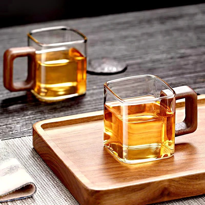 Kleine Glastasse mit Walnuss - Holzgriff - ApolettaApoletta