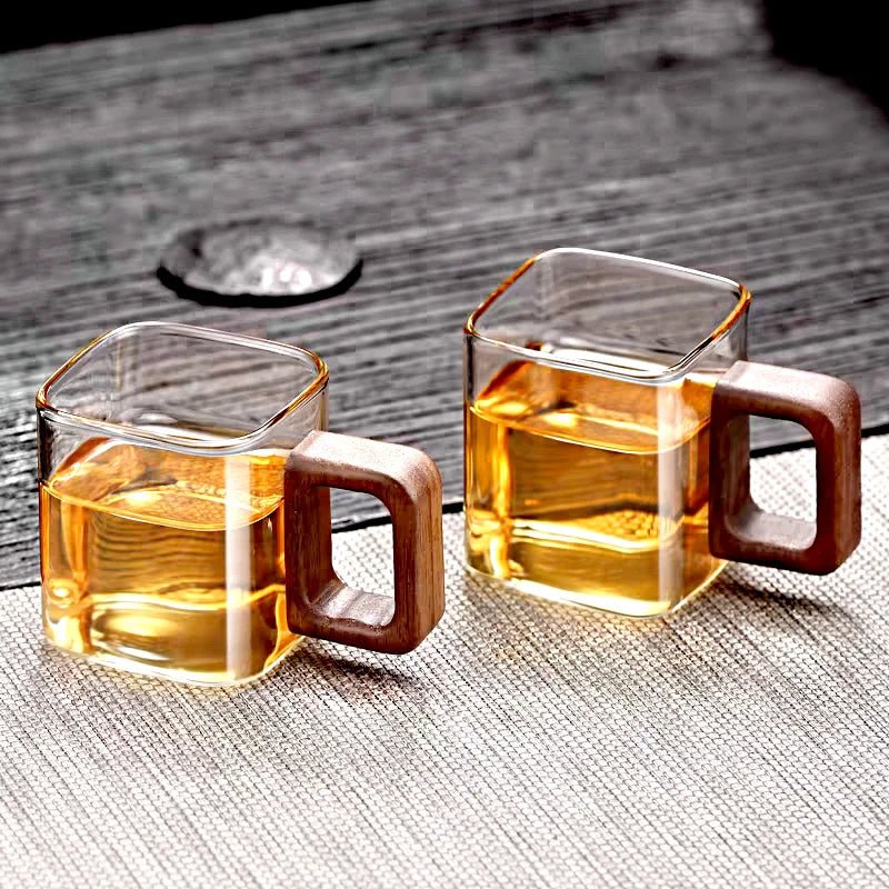 Kleine Glastasse mit Walnuss - Holzgriff - ApolettaApoletta