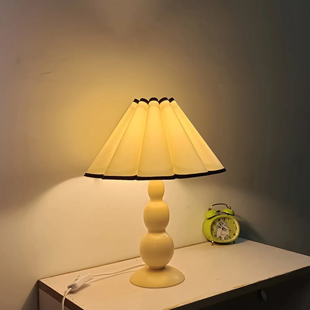 Tischlampe: Einzigartiges Design mit Blütenblatt - Schirm für Schlafzimmer und Kantine - ApolettaApoletta