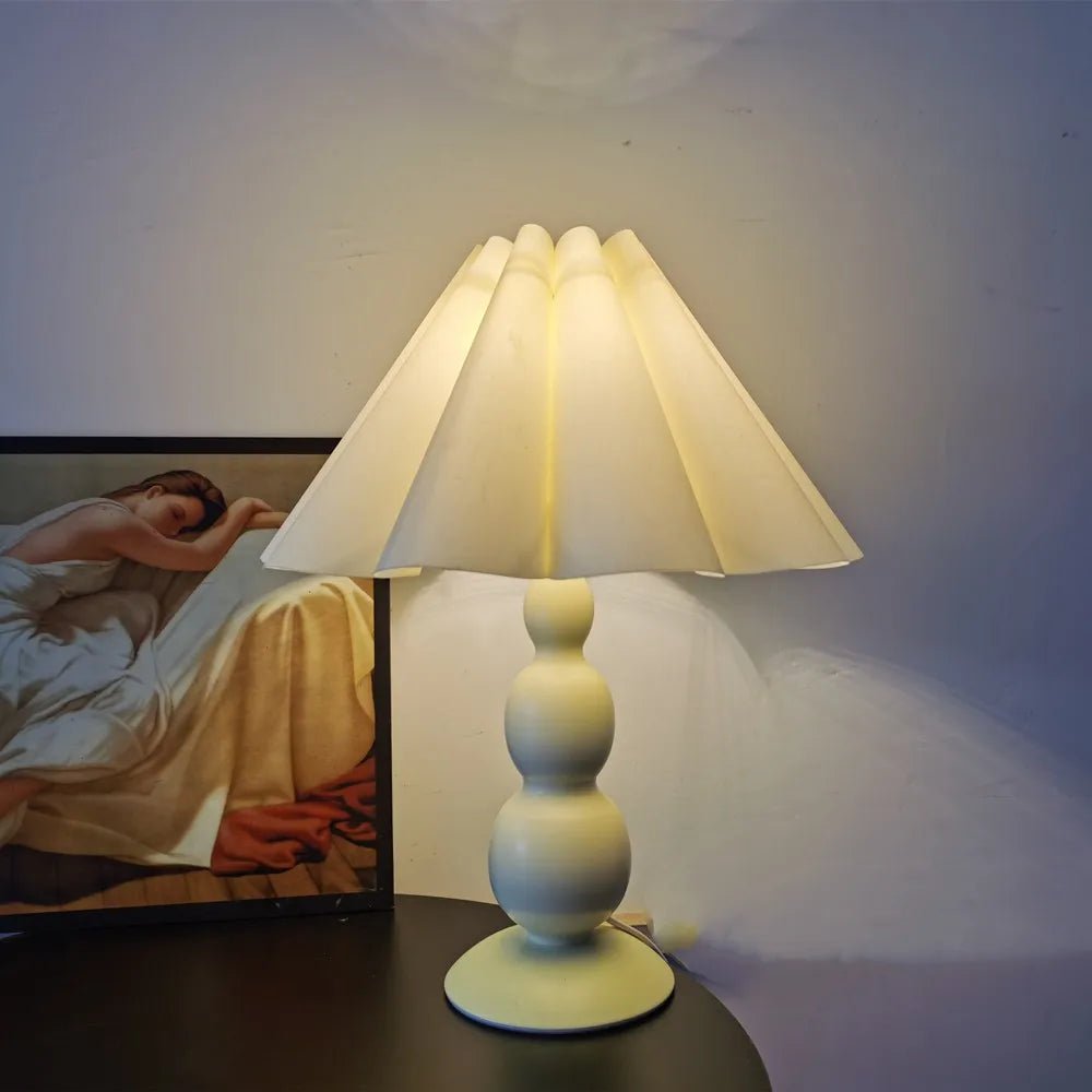 Tischlampe: Einzigartiges Design mit Blütenblatt - Schirm für Schlafzimmer und Kantine - ApolettaApoletta