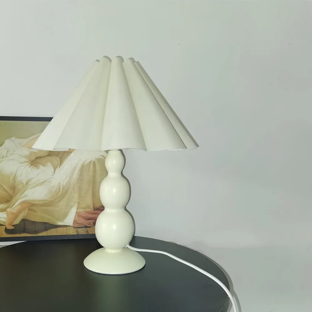 Tischlampe: Einzigartiges Design mit Blütenblatt - Schirm für Schlafzimmer und Kantine - ApolettaApoletta