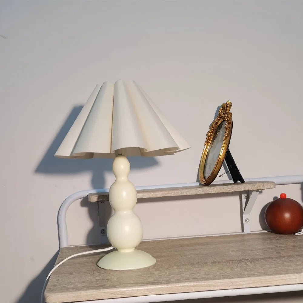 Tischlampe: Einzigartiges Design mit Blütenblatt - Schirm für Schlafzimmer und Kantine - ApolettaApoletta