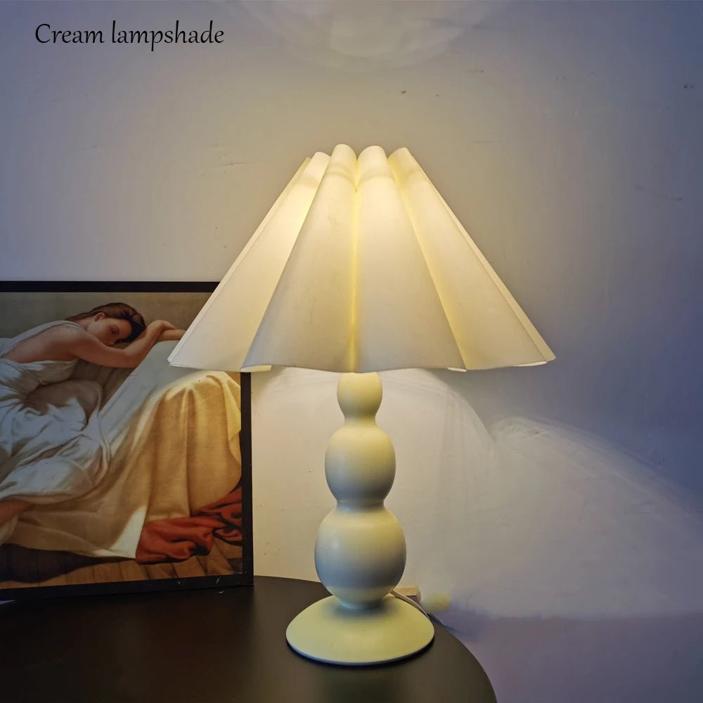 Tischlampe: Einzigartiges Design mit Blütenblatt - Schirm für Schlafzimmer und Kantine - ApolettaApoletta