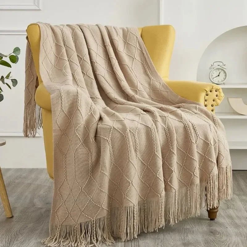 Gestrickte Überwurfdecke: Weich & Atmungsaktiv mit Quasten für Couch & Bett - ApolettaApoletta