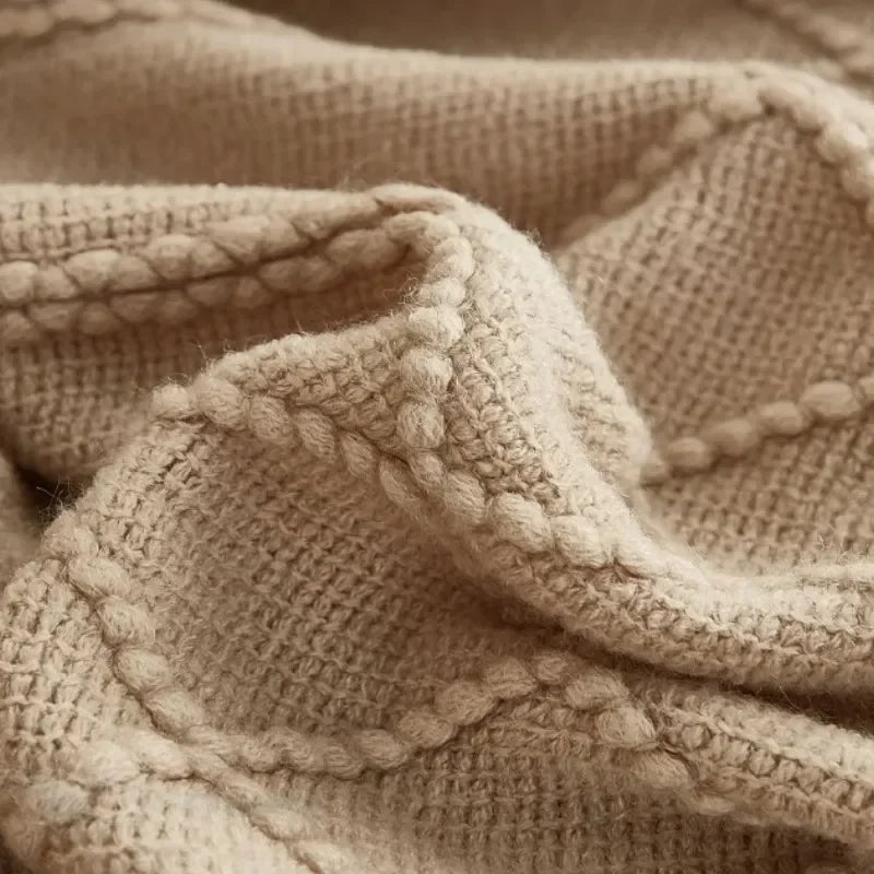 Gestrickte Überwurfdecke: Weich & Atmungsaktiv mit Quasten für Couch & Bett - ApolettaApoletta