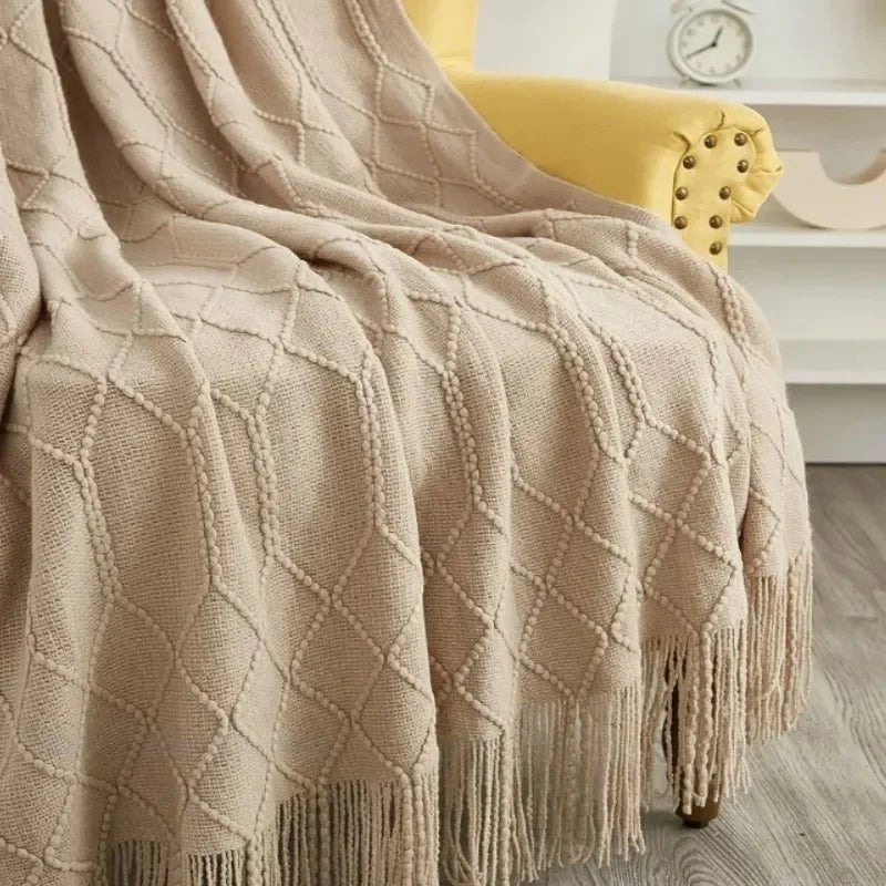 Gestrickte Überwurfdecke: Weich & Atmungsaktiv mit Quasten für Couch & Bett - ApolettaApoletta