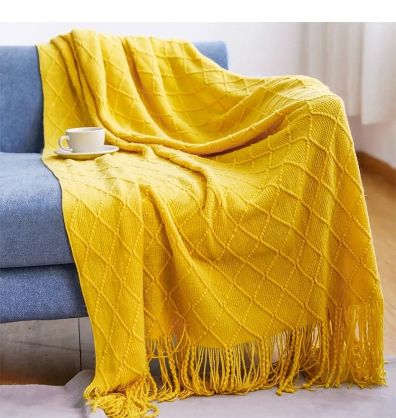 Gestrickte Überwurfdecke: Weich & Atmungsaktiv mit Quasten für Couch & Bett - ApolettaApoletta