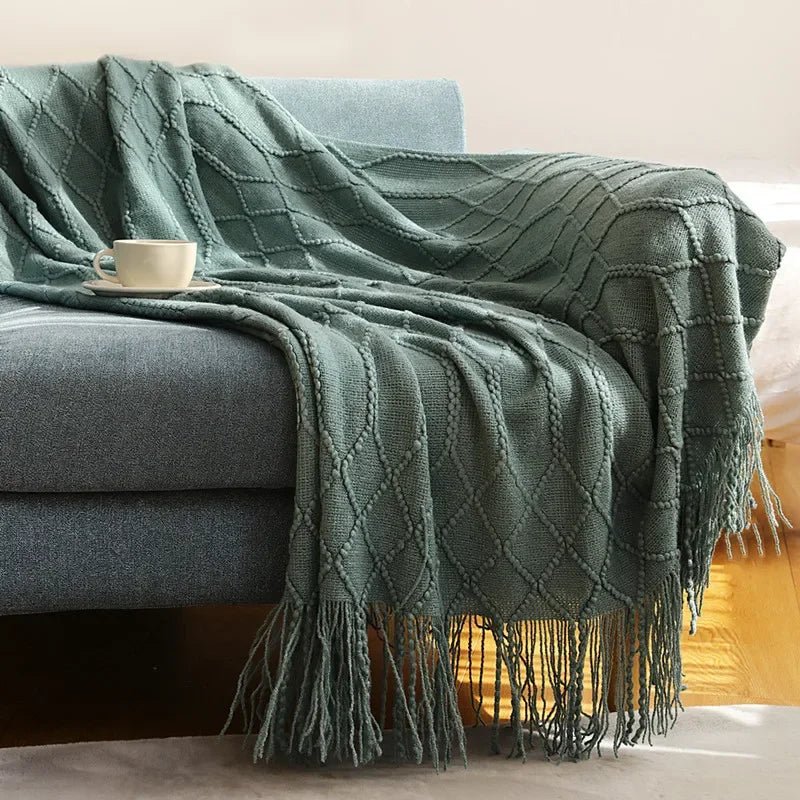 Gestrickte Überwurfdecke: Weich & Atmungsaktiv mit Quasten für Couch & Bett - ApolettaApoletta