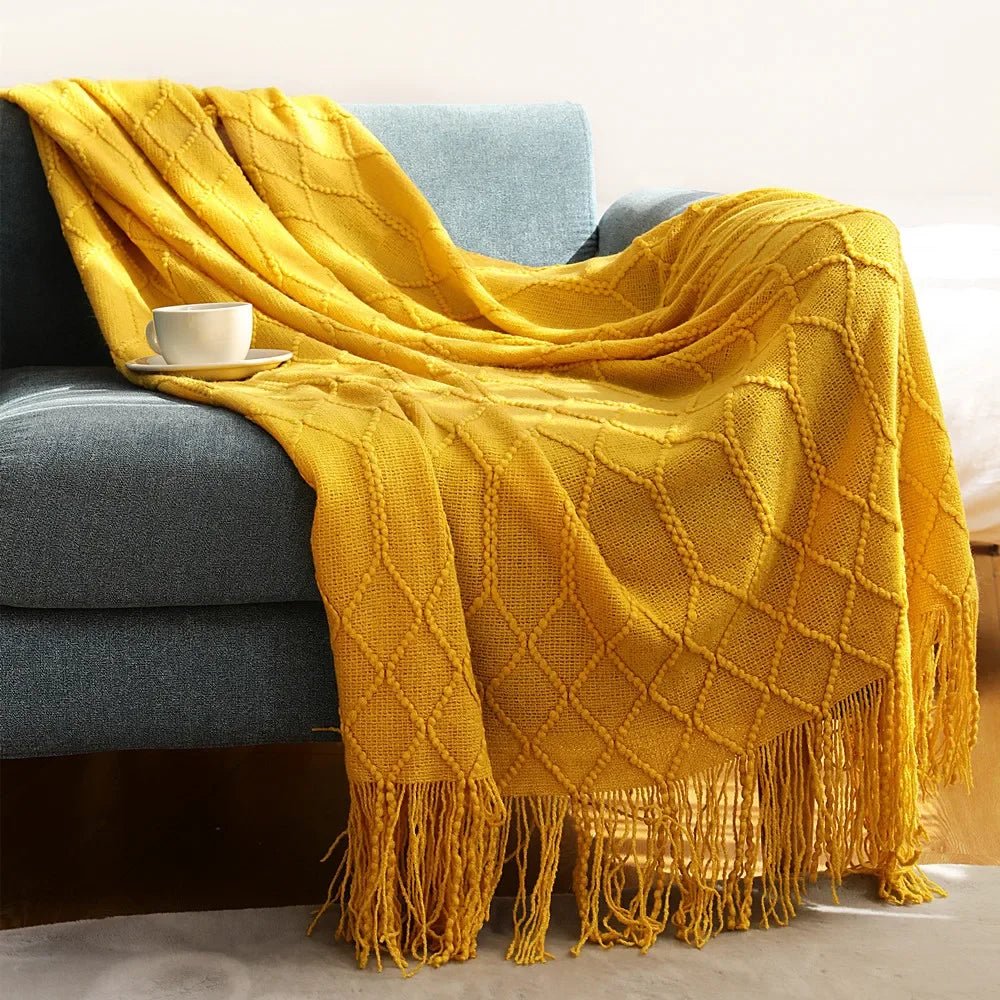 Gestrickte Überwurfdecke: Weich & Atmungsaktiv mit Quasten für Couch & Bett - ApolettaApoletta