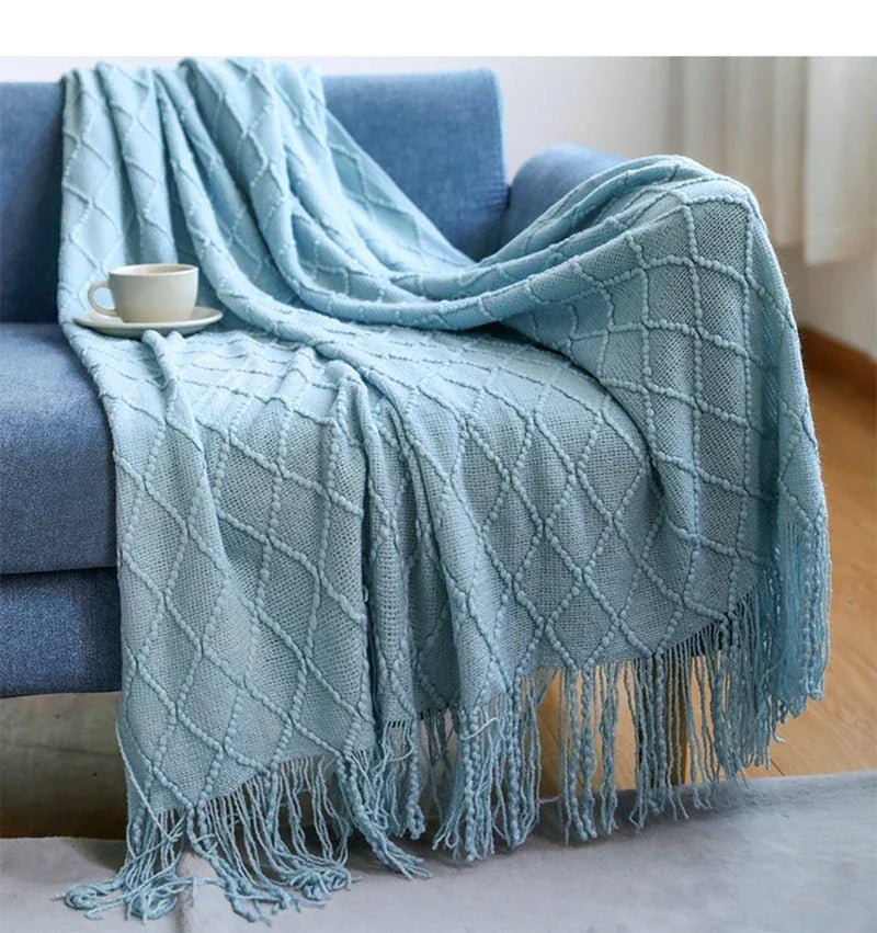 Gestrickte Überwurfdecke: Weich & Atmungsaktiv mit Quasten für Couch & Bett - ApolettaApoletta